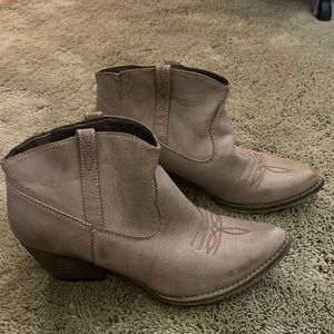 Very Volatile Banjo Ankle Boot